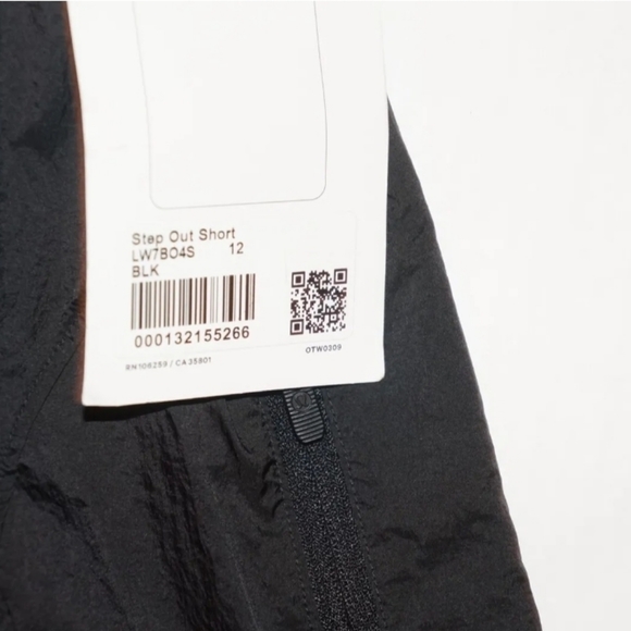 ‼️SOLD‼️ NWT Lululemon Step Out Shorts $88 Retail Sz 12 Black - Picture 5 of 8